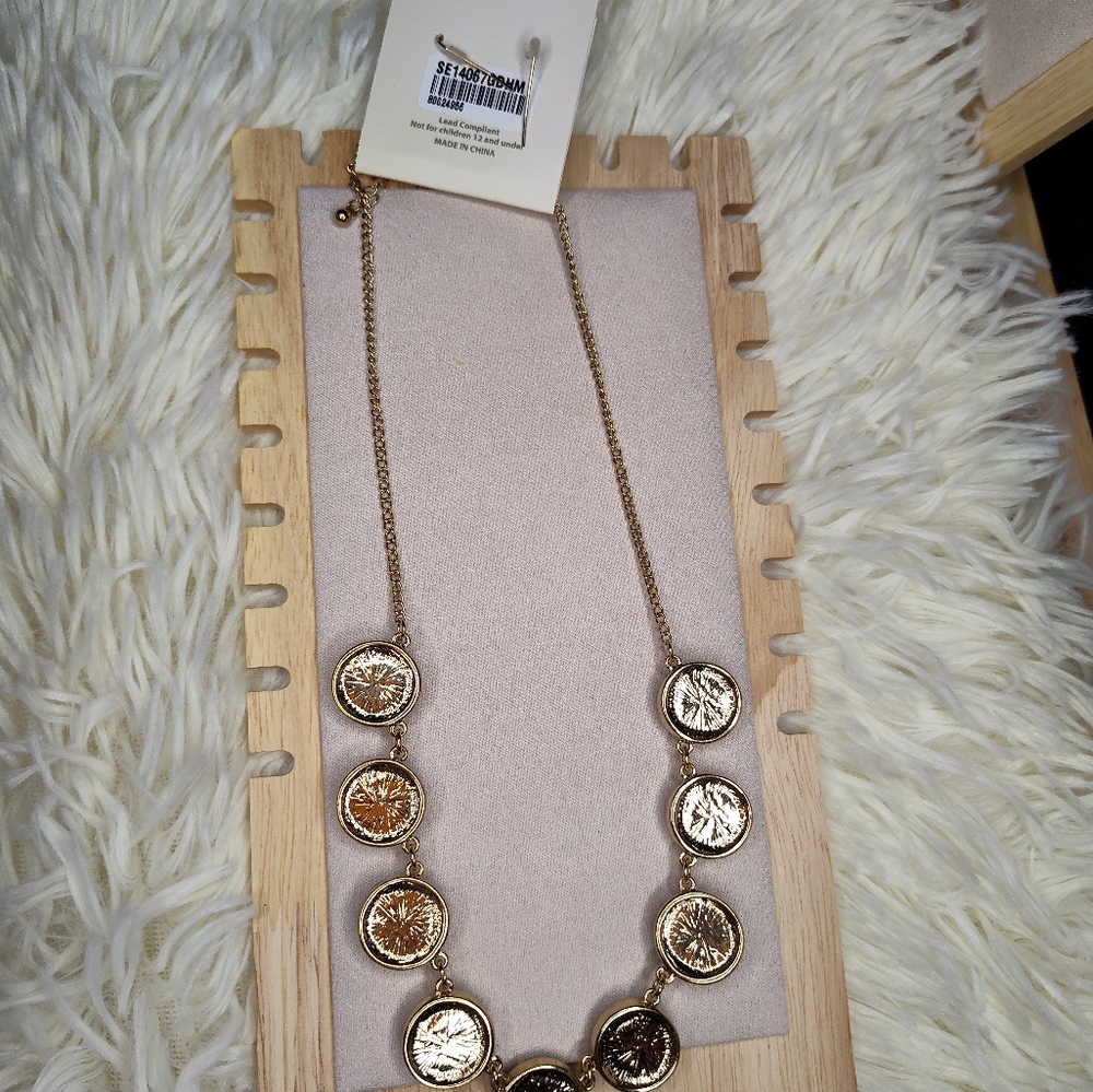 Ella Fashion Gold Plated Necklace set - Picture 3 of 10